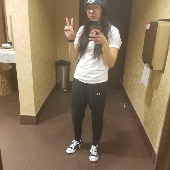 Meet your Posher, Cynthia - Picture 6 of 6